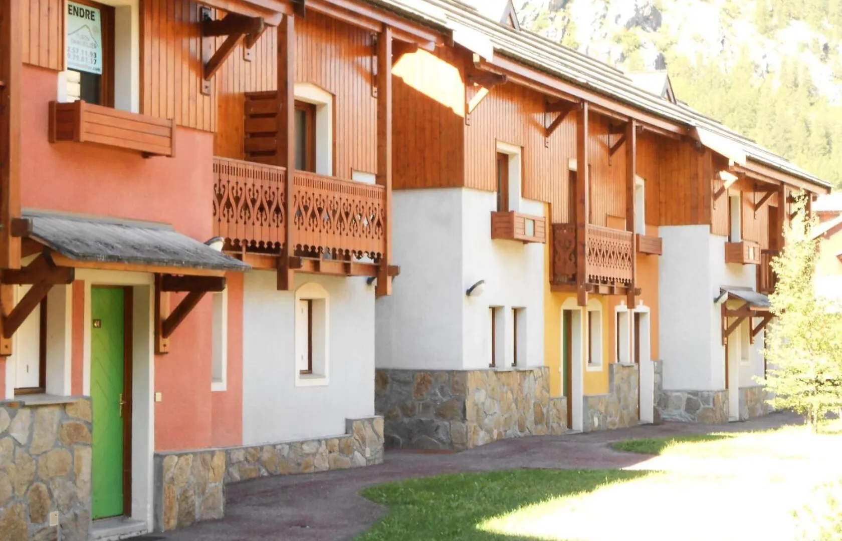 Apartment Chalets Jardin Alpin - Chalet Mitoyen Duplex Renove - Acces Pistes Par Navette - Terrasse - Wifi Gratuit - Vue Degagee Mae-4824 La Salle-les-Alpes
